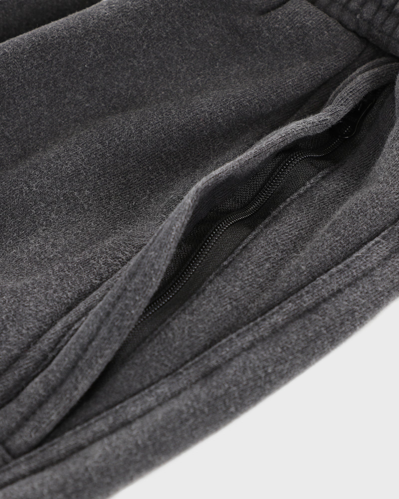 lakai-double-waisted-sunfaded-sweatpants-schwarz image 6