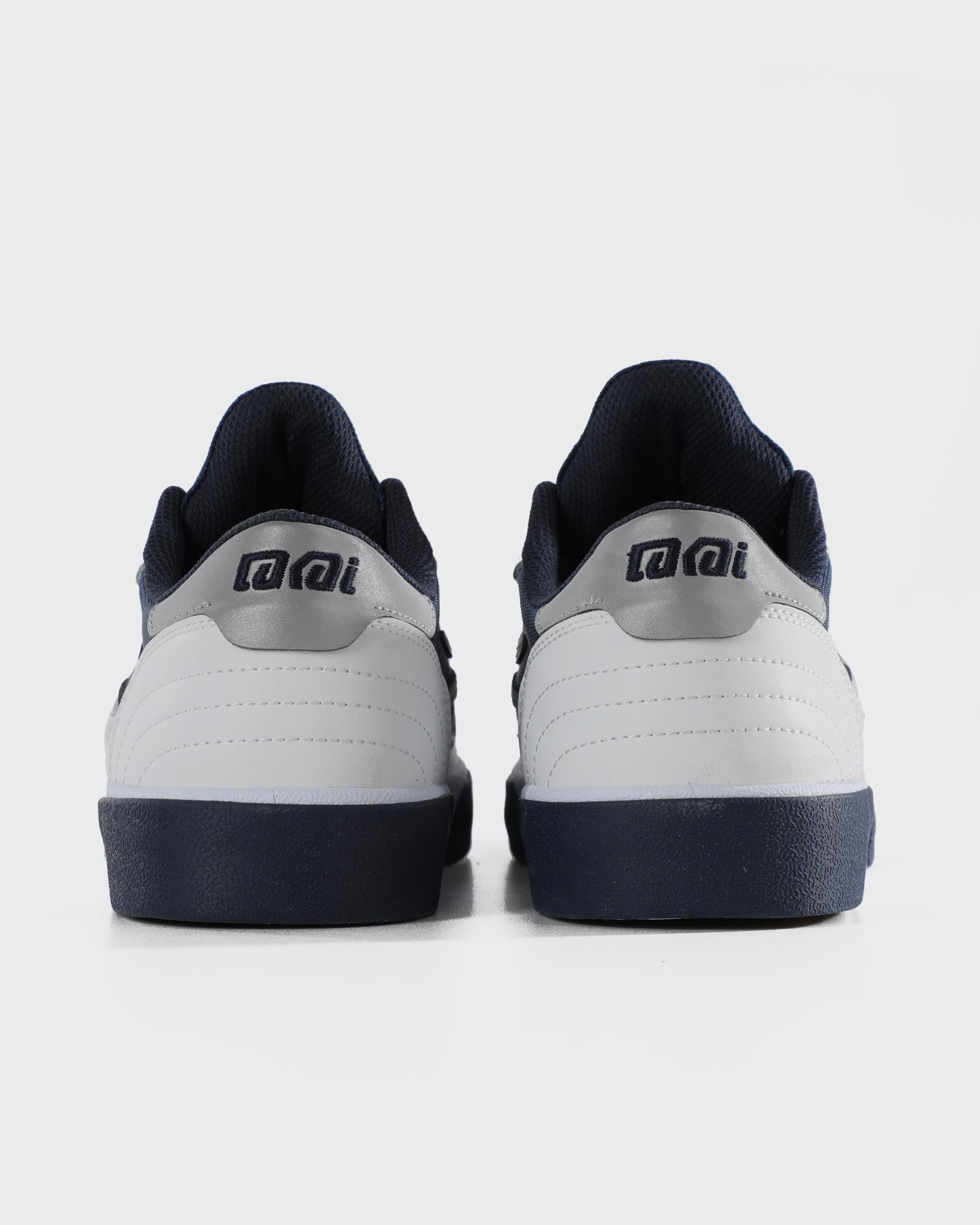 lakai-cambridge-white-leather-navy-reflective image 6