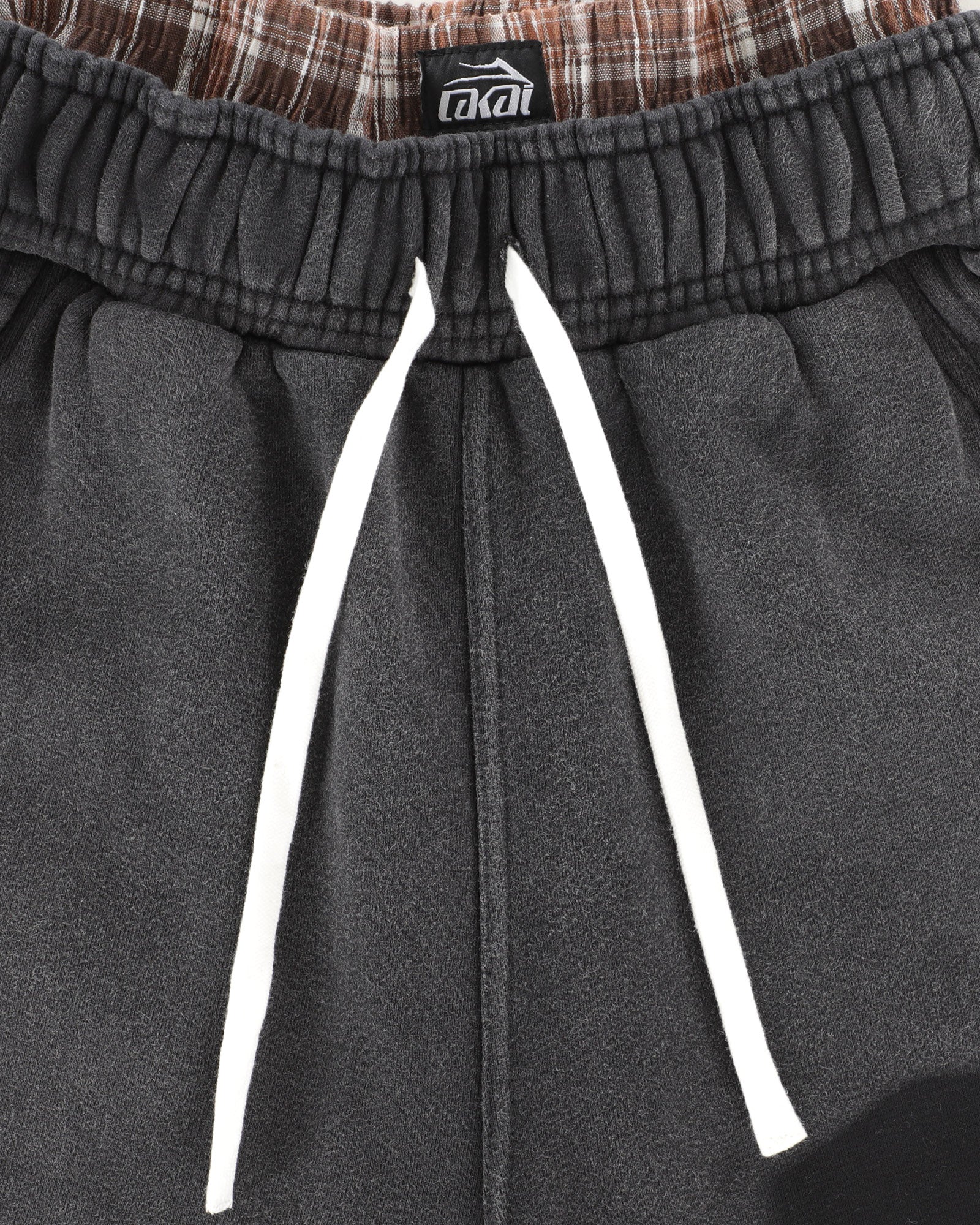 lakai-double-waisted-sunfaded-sweatpants-schwarz image 3