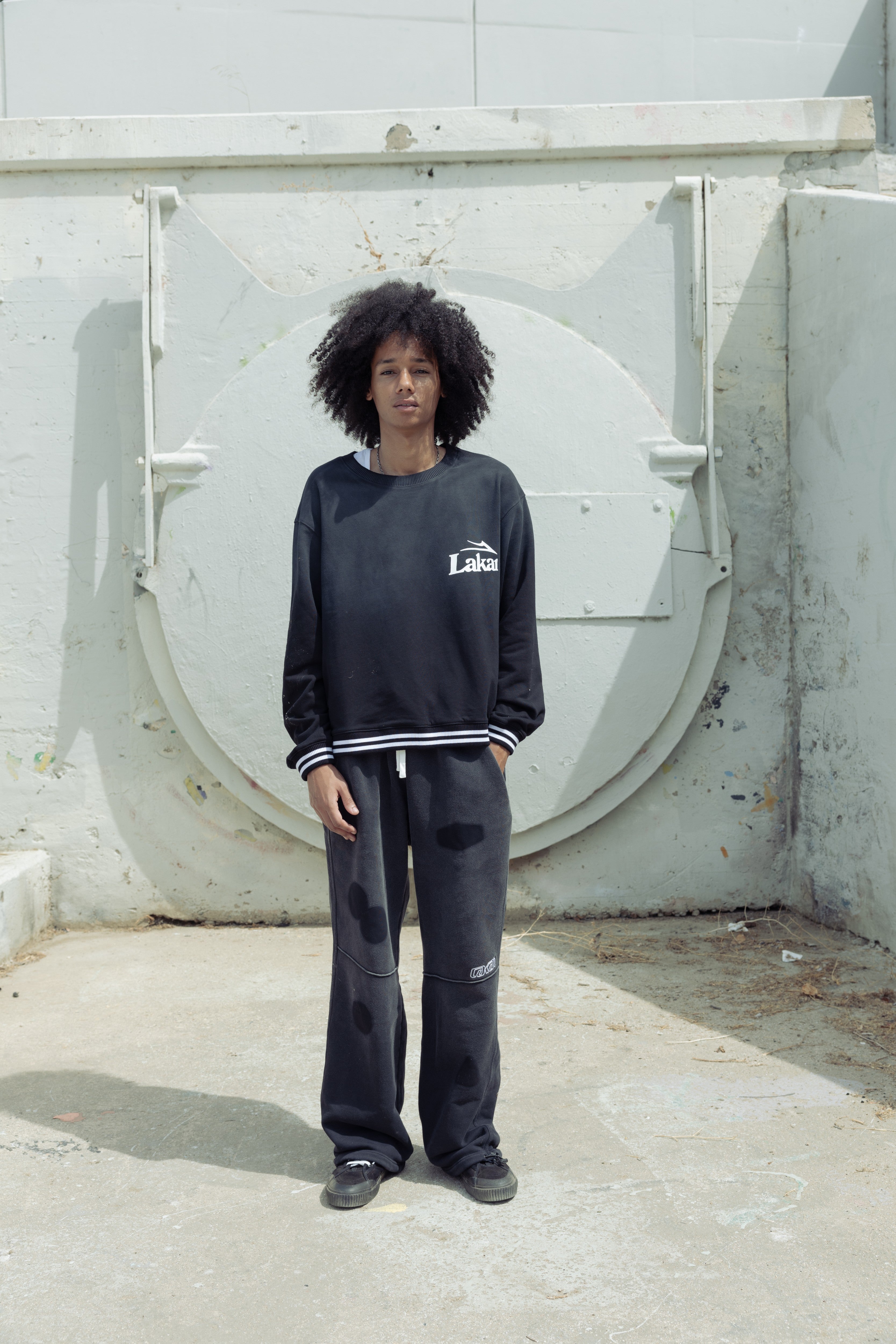 lakai-classic-oversized-sunfaded-crewneck-schwarz image 2